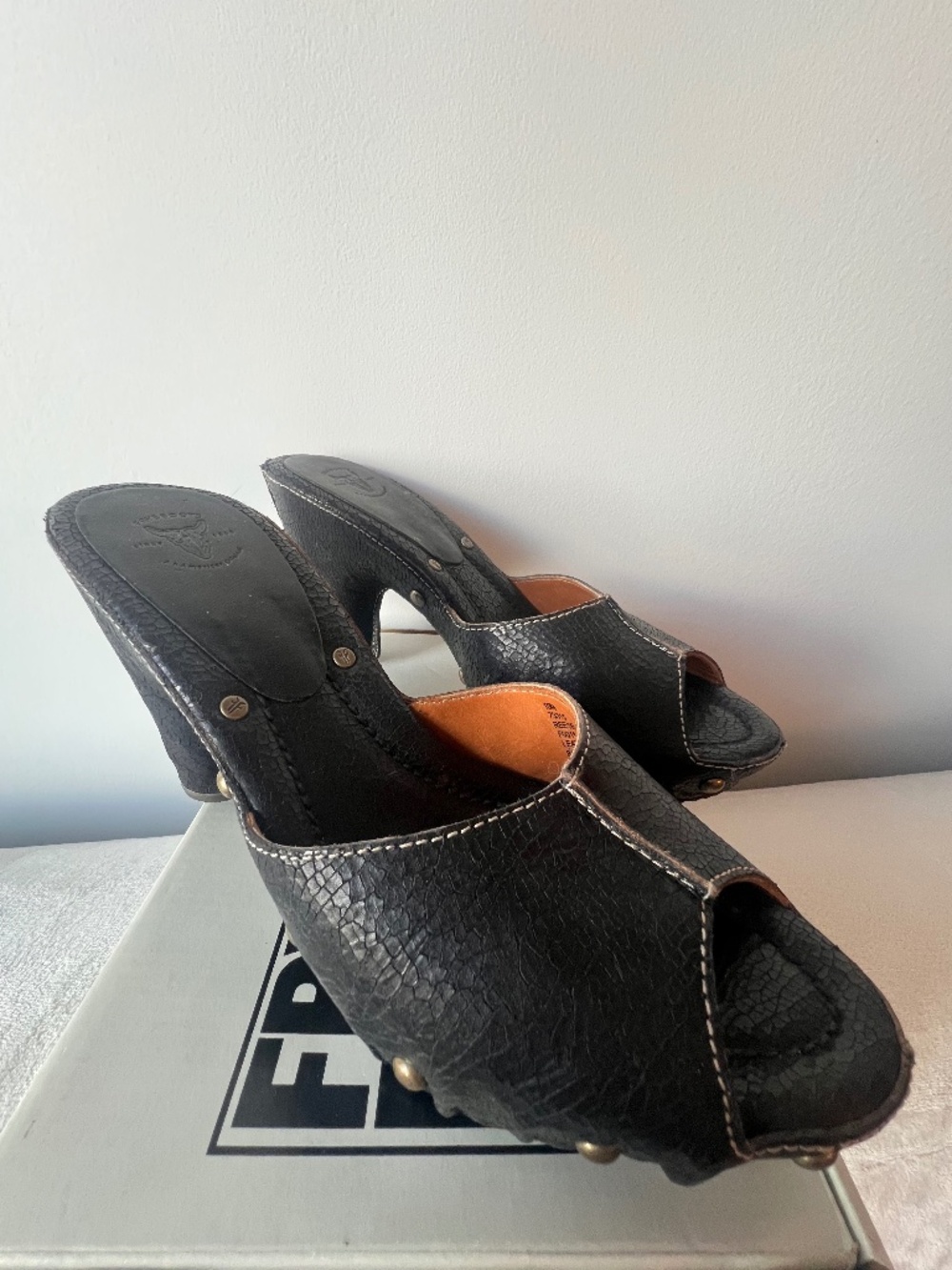 Frye Reese Black Leather Studded Block Heel Slide Mule Size 10M